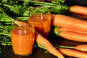 Strokes & TIAs - Image of glasses of carrot juice and fresh, whole carrots