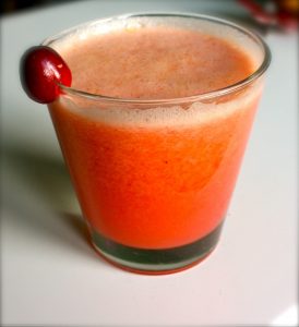 Image of a glass of fresh cranberry juuice